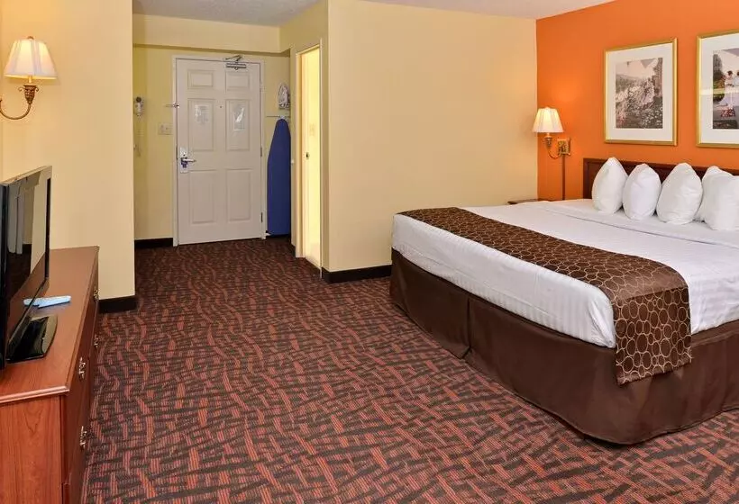 Отель Best Western Louisville East Inn & Suites