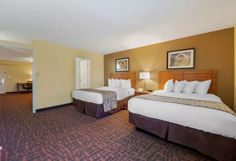 Отель Best Western Louisville East Inn & Suites