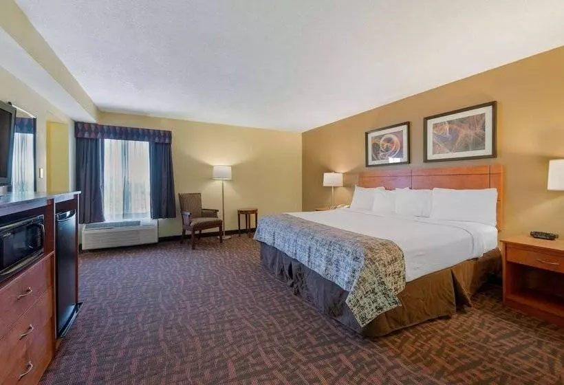 Отель Best Western Louisville East Inn & Suites