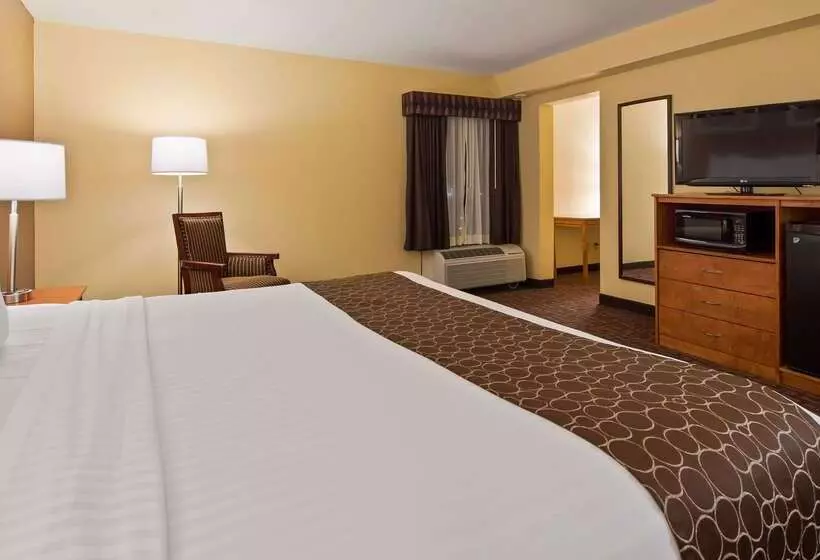 Отель Best Western Louisville East Inn & Suites