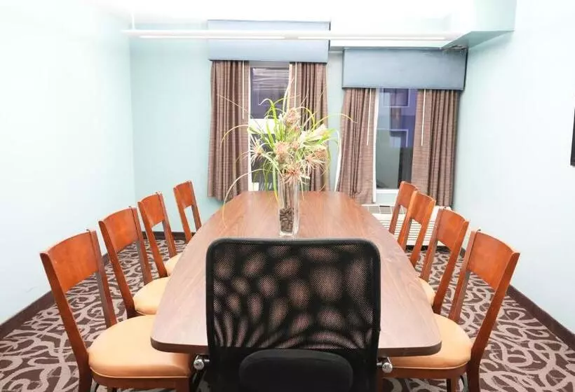 호텔 Copley Inn & Suites, Copley Akron