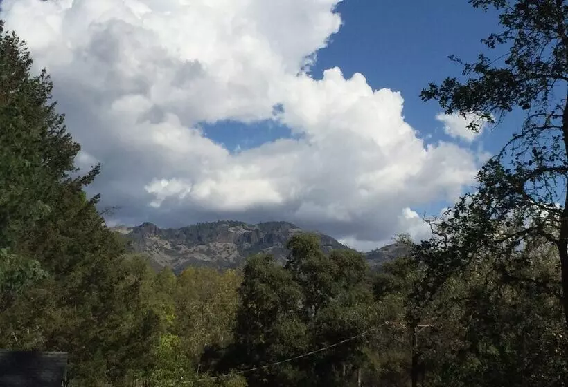 Hotelli Foothill House