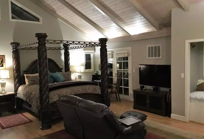 Hotelli Foothill House