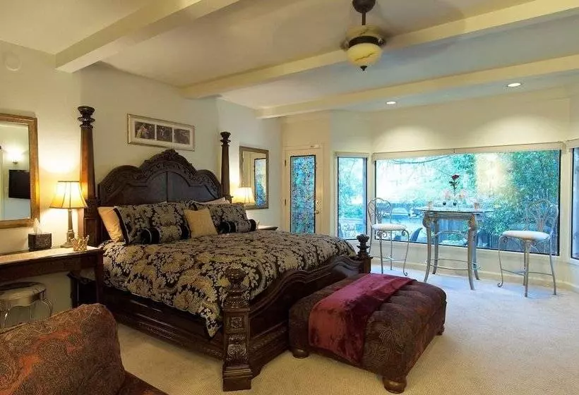 Hotelli Foothill House