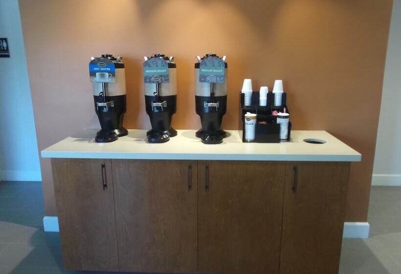 בית מלון כפרי Good Nite Inn Calabasas