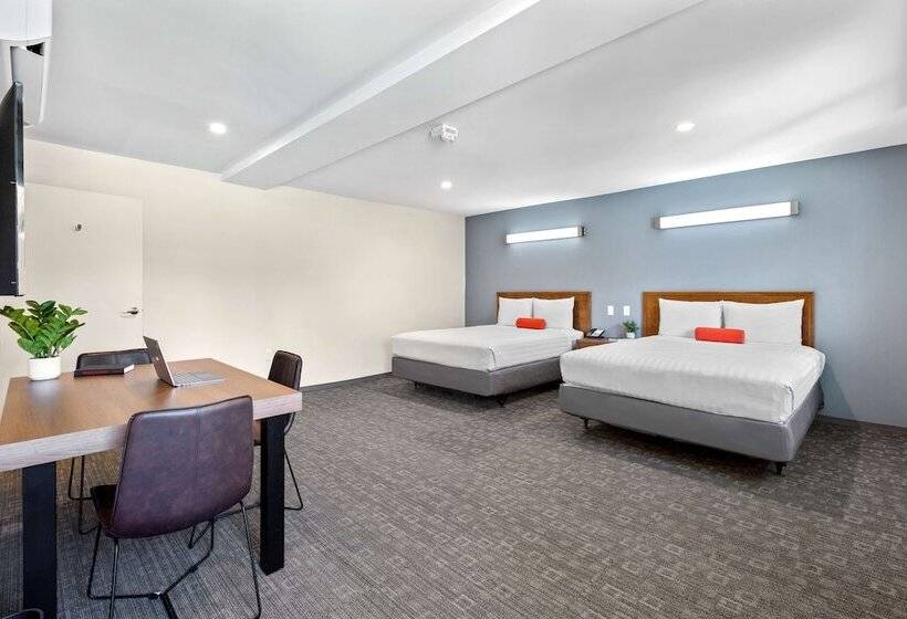 בית מלון כפרי Good Nite Inn Calabasas