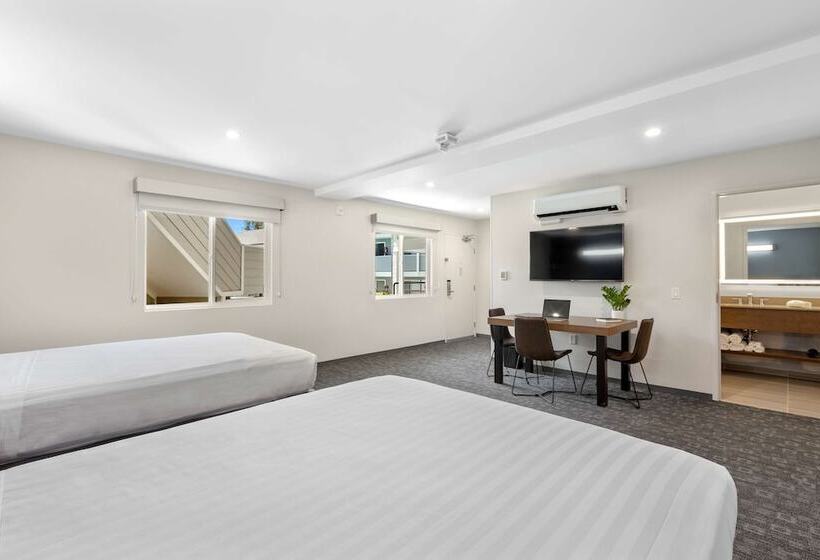 בית מלון כפרי Good Nite Inn Calabasas