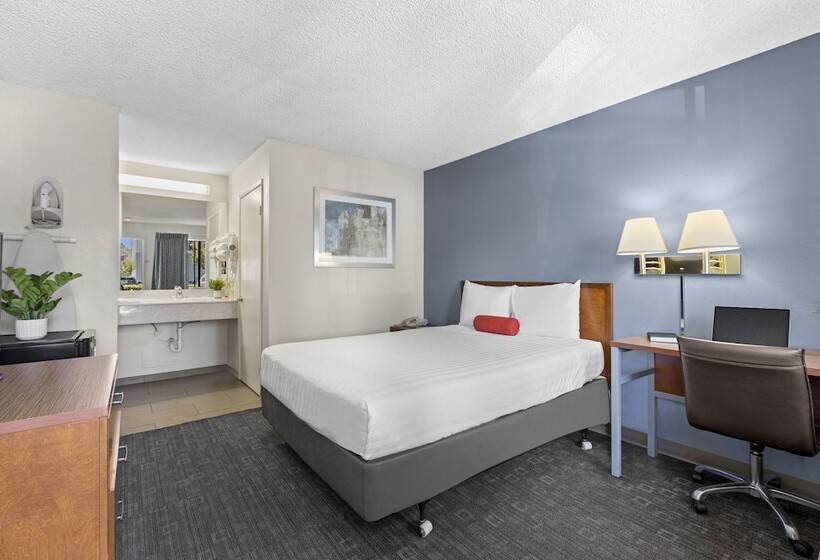 בית מלון כפרי Good Nite Inn Calabasas