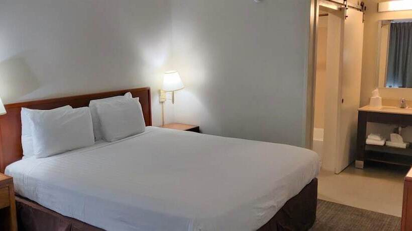 בית מלון כפרי Good Nite Inn Calabasas