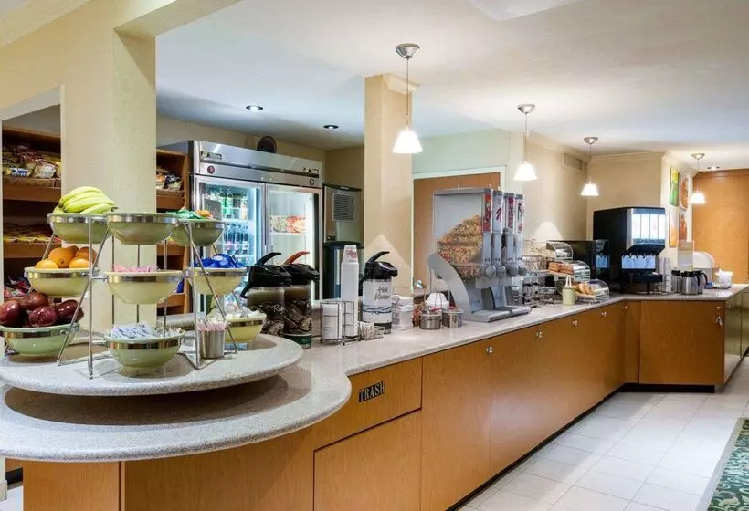 ホテル Quality Inn Newark Wilmington