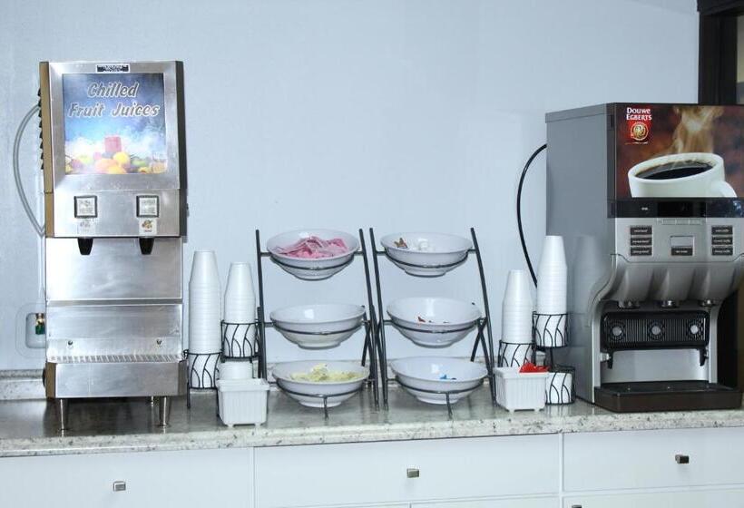 בית מלון כפרי Suburban Studios Branson On The Strip