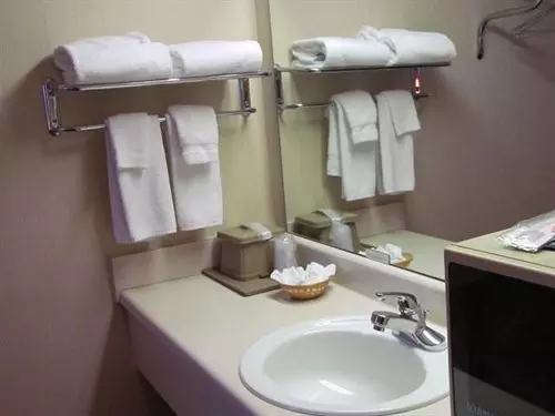 هتل Clifs Lodge At The Falls