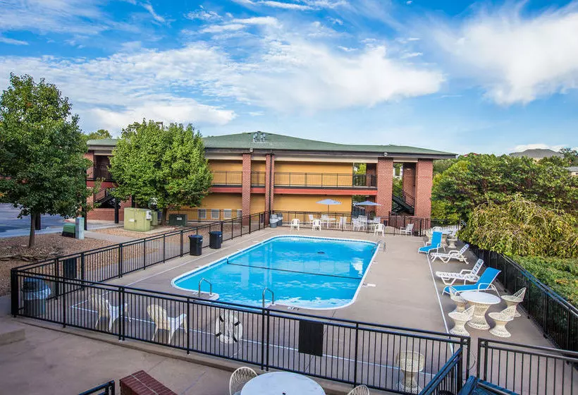 هتل Clifs Lodge At The Falls