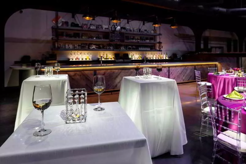 Whitney Peak Hotel Reno, Tapestry Collection By Hilton