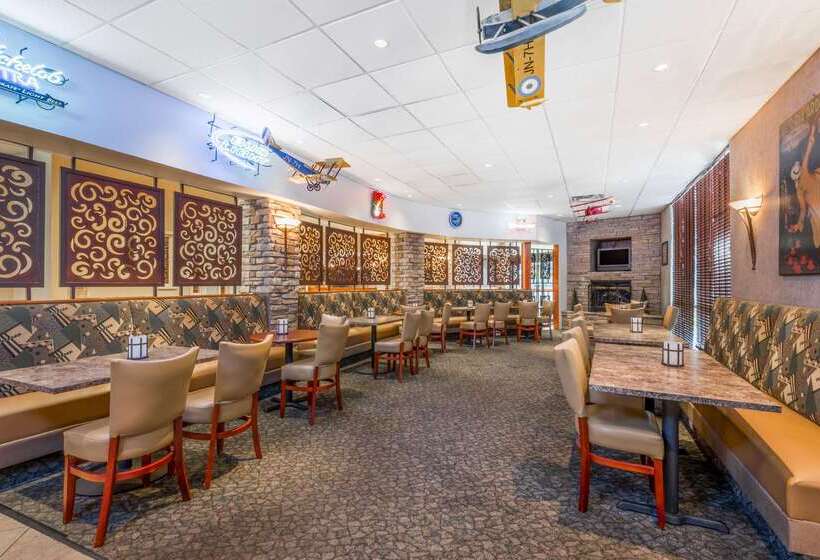 هتل Wyndham Garden Wichita Downtown