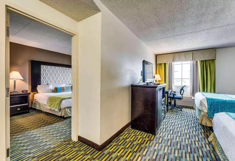ホテル Wyndham Garden Wichita Downtown
