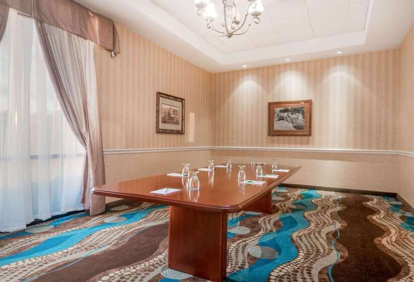 هتل Wyndham Garden Wichita Downtown