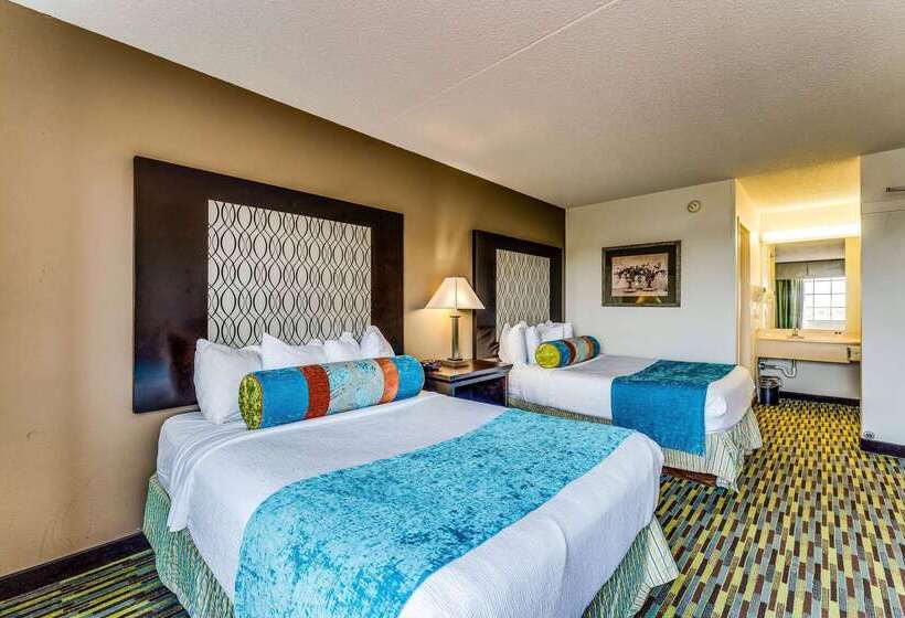 هتل Wyndham Garden Wichita Downtown