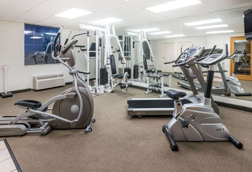 هتل Wyndham Garden Wichita Downtown