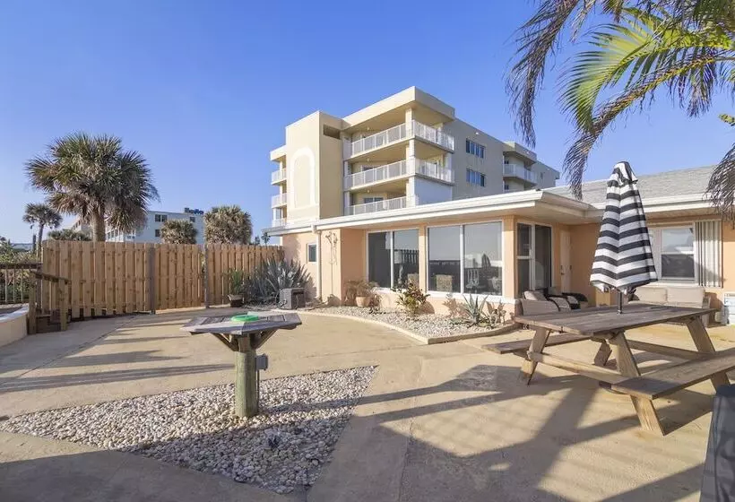 Coco Sands Beachside Cottages
