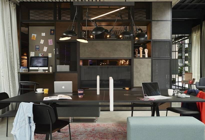 בית מלון כפרי Moxy Southampton