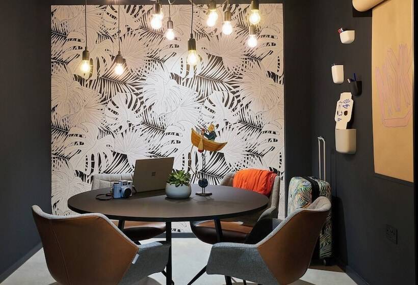 בית מלון כפרי Moxy Southampton