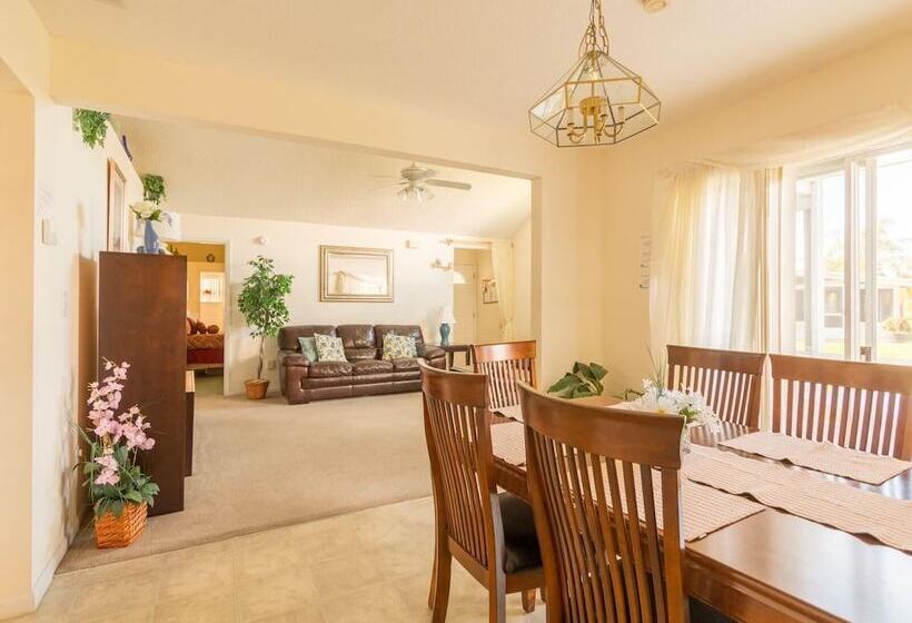 Sunshine, Love, And Happiness In A Home Thats Cute As A Button 3bd 2552