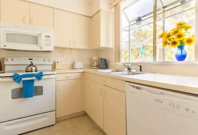 Sunshine, Love, And Happiness In A Home Thats Cute As A Button   3bd 2552