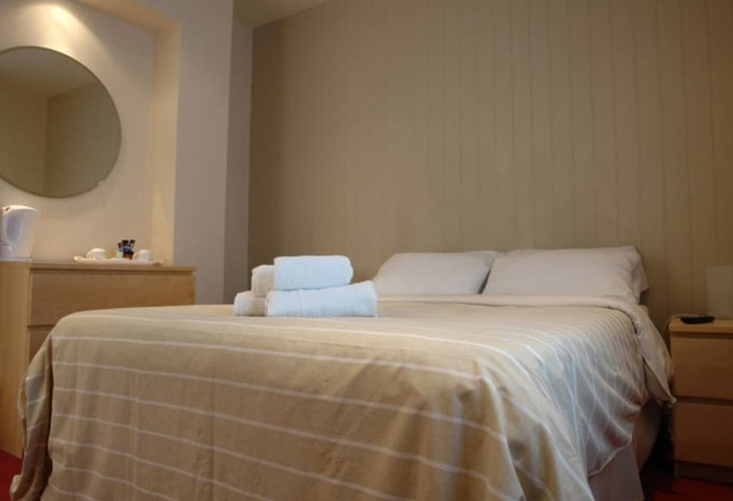 Bed and Breakfast The Moon And Sixpence