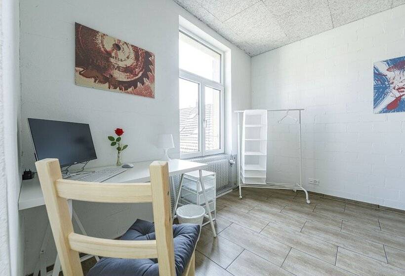 بنسيون Simple Rooms   Yellow Inn