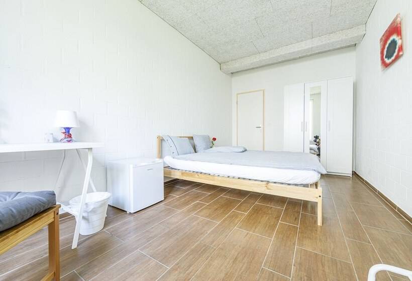 بنسيون Simple Rooms   Yellow Inn