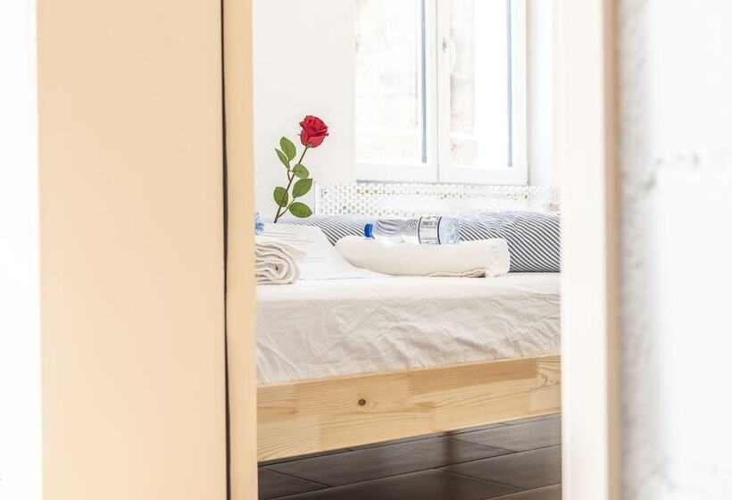 بنسيون Simple Rooms   Yellow Inn