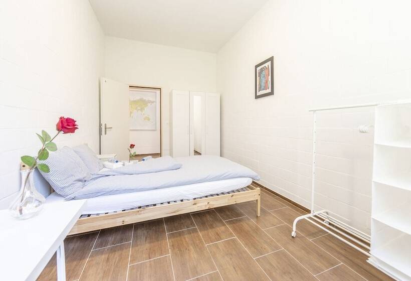 بنسيون Simple Rooms   Yellow Inn