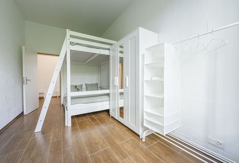 بنسيون Simple Rooms   Yellow Inn