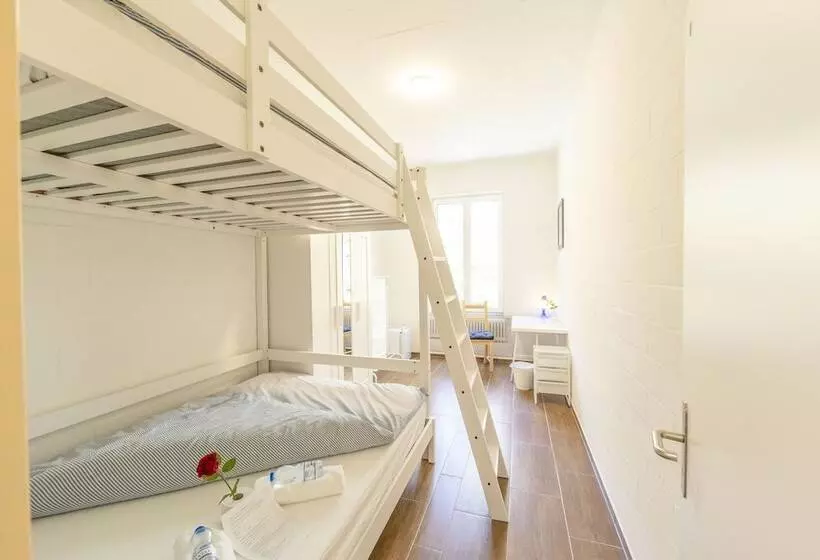 پانسیون Simple Rooms   Yellow Inn