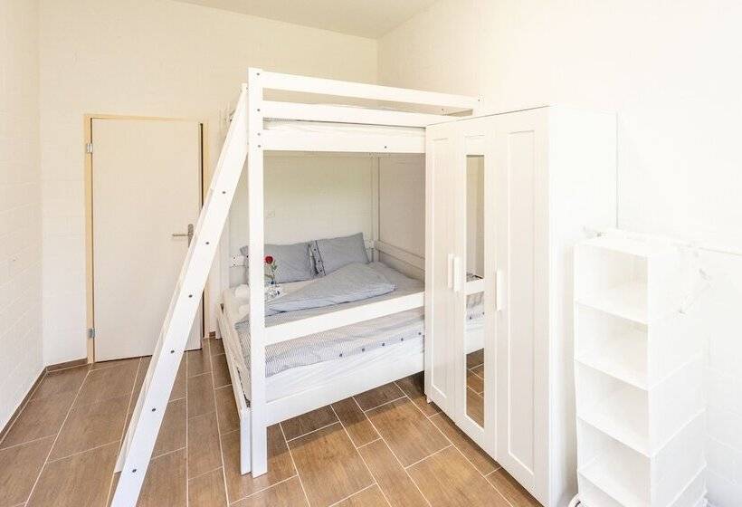 بنسيون Simple Rooms   Yellow Inn