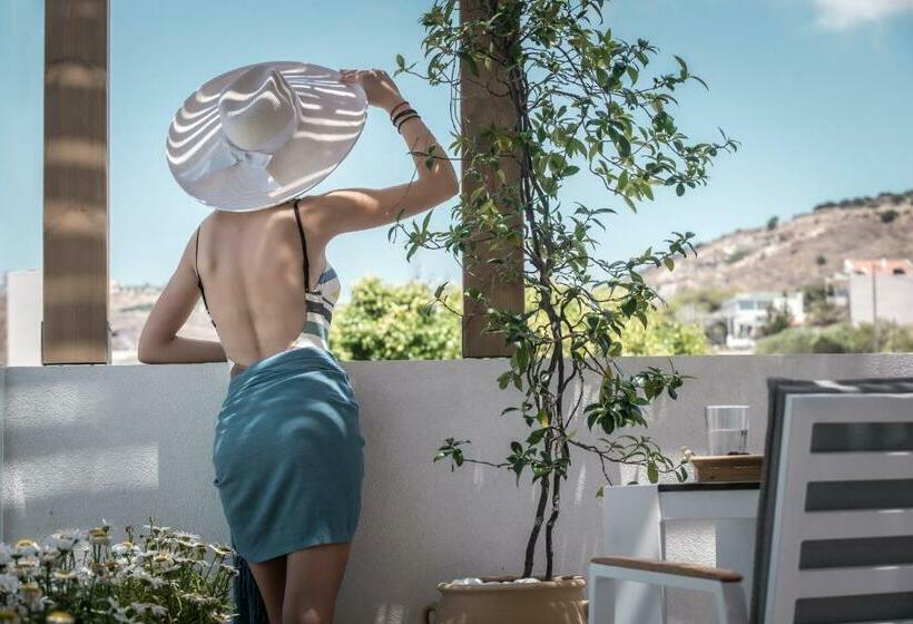 Tarsia Homes & Suites