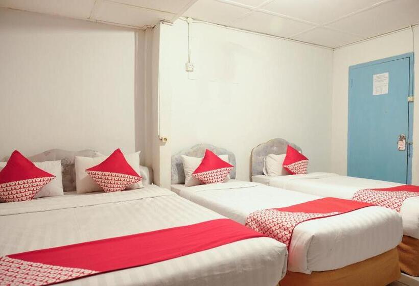 Отель Oyo 2025 Wisma Musdalifa