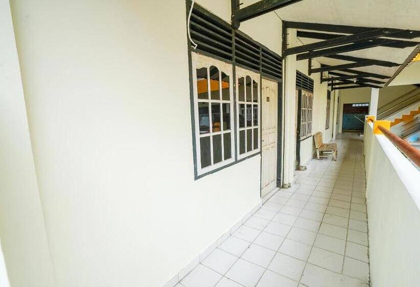 Отель Oyo 2025 Wisma Musdalifa