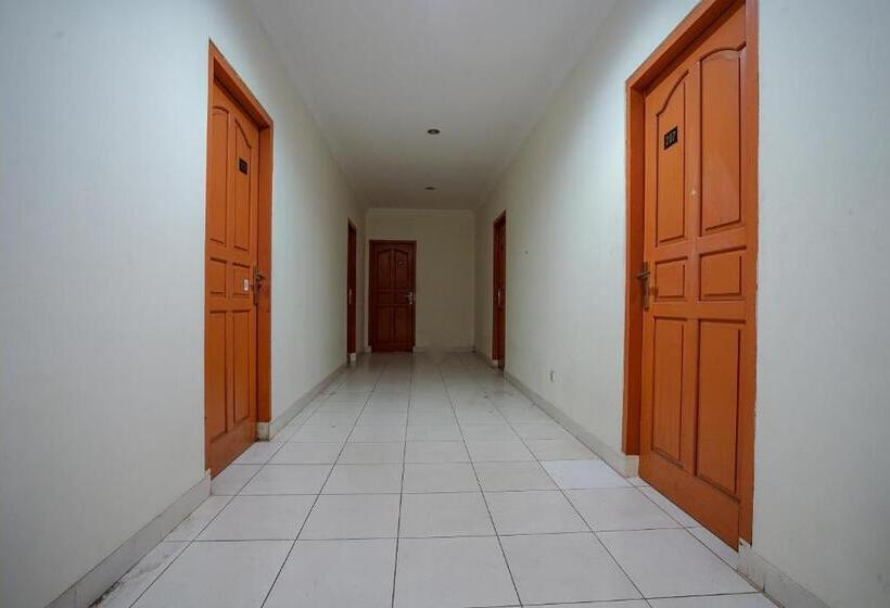 Отель Oyo 2025 Wisma Musdalifa