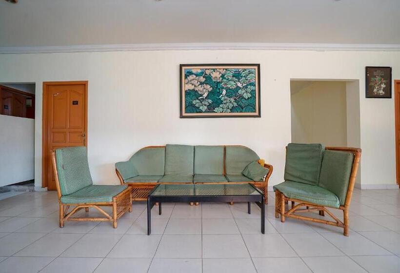 Отель Oyo 2025 Wisma Musdalifa