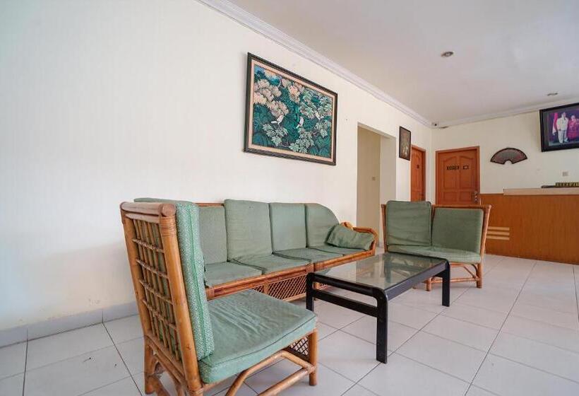 Отель Oyo 2025 Wisma Musdalifa