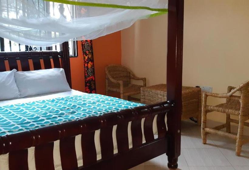 پانسیون Karaara House