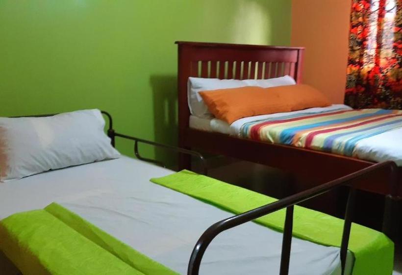 پانسیون Karaara House