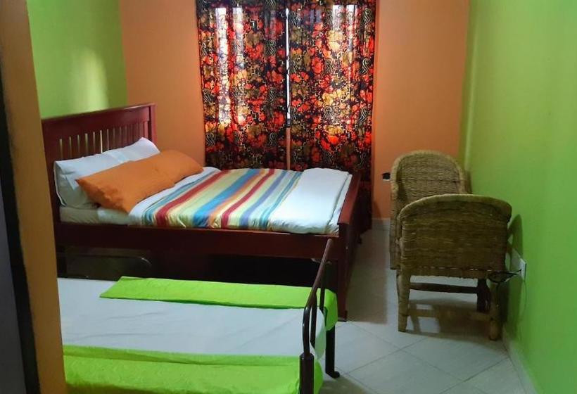 پانسیون Karaara House