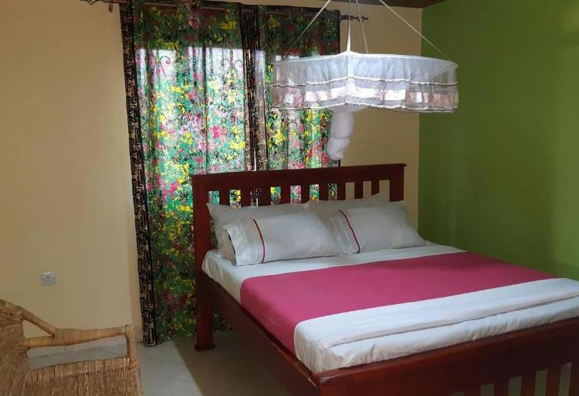 پانسیون Karaara House