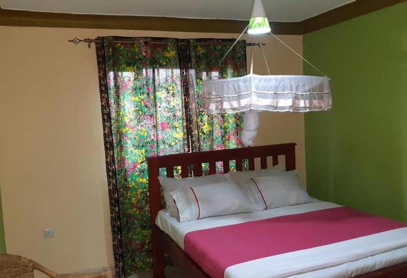 پانسیون Karaara House