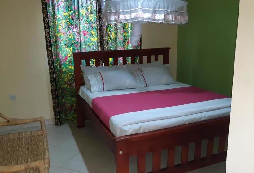 پانسیون Karaara House