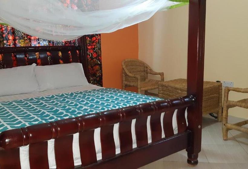 پانسیون Karaara House