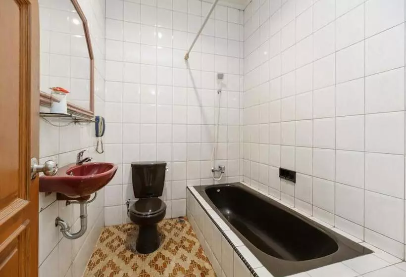 ホテル Reddoorz Near Transmart Pangkal Pinang